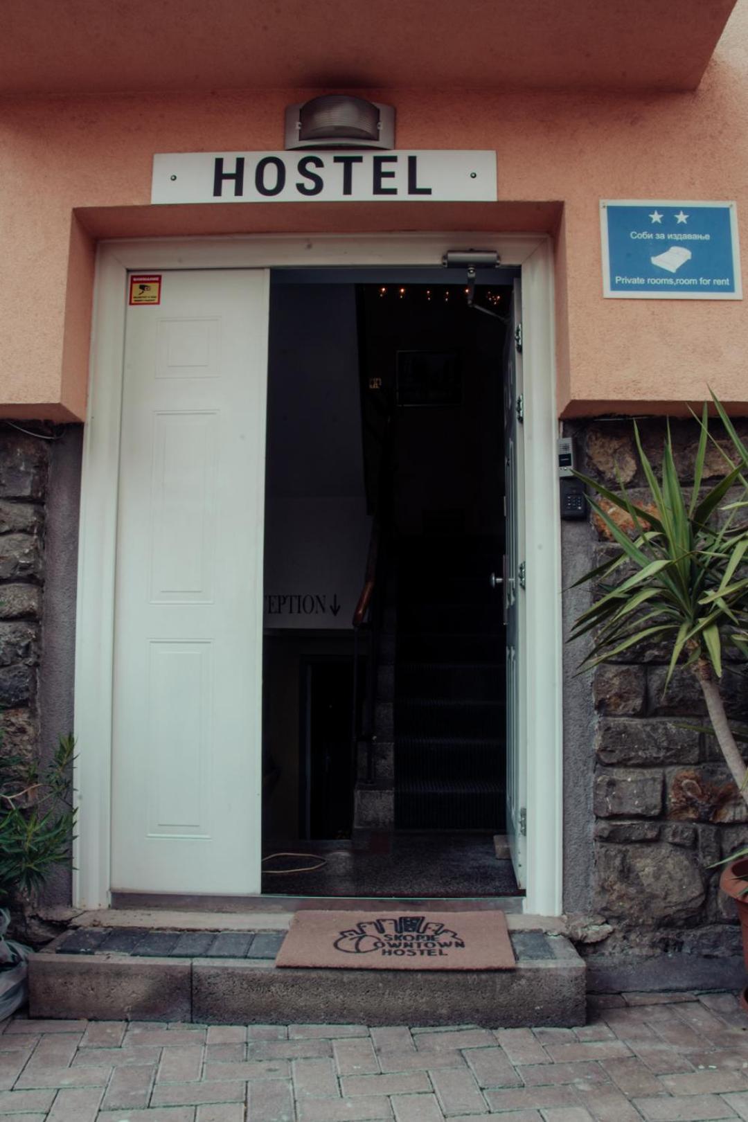 Skopje Downtown Hostel Esterno foto